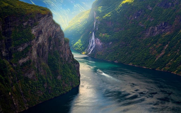 Norveç, fiyort, gemi seyahati, kayalar, dağlar
