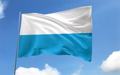 flag da baviera no flagpole, 4k, estados alemães, céu azul, bandeira da baviera, bandeiras onduladas de cetim, estados da alemanha, massacre com sinalizadores, dia da baviera, alemanha, baviera