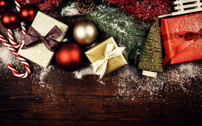 Decoración de la navidad, fondo de madera marrón, Año Nuevo, Navidad, árbol, regalos