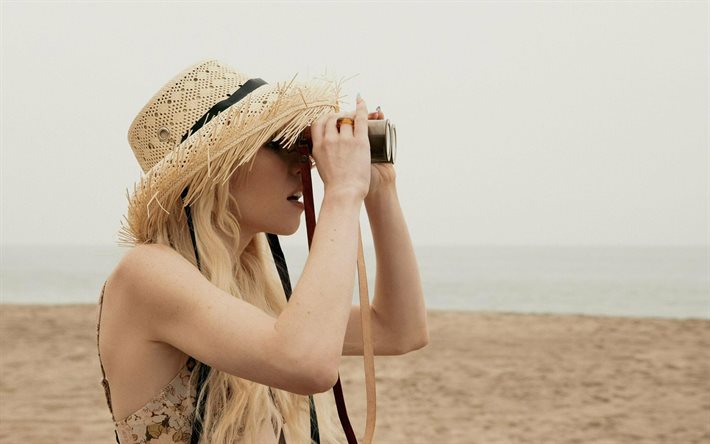 Carly Rae Jepsen, 4k, canadian celebrity, music stars, blonde woman, Carly Rae Jepsen with binoculars, canadian singer, Carly Rae Jepsen photoshoot