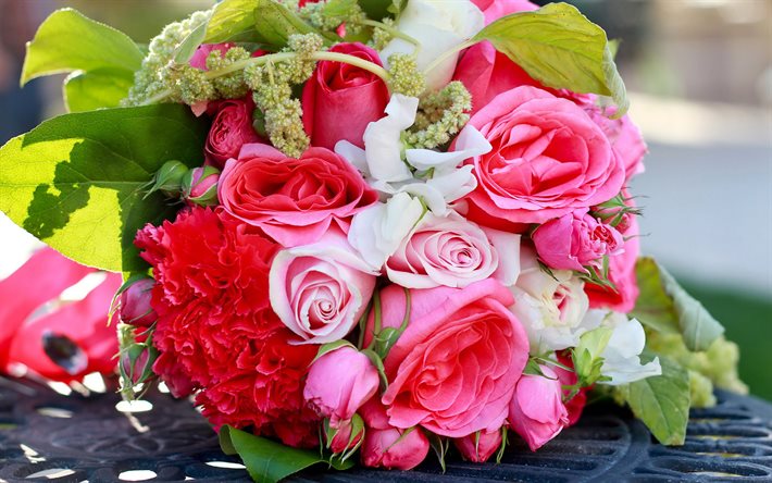 ramo de rosas moradas, bokeh, flores moradas, fondo con rosas, hermoso ramo de flores, ramo de rosas, rosas moradas, hermosas flores, rosas