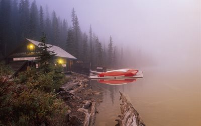lake louise, les bateaux, la maison, le lac louise, le brouillard
