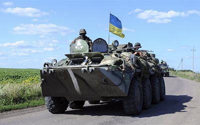 les ukrainiens de l'armée, les militaires ukrainiens, btr-80, tapis de sol