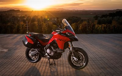 Ducati Multistrada V2 S, 4k, sunset, 2022 bikes, superbikes, Red Ducati Multistrada V2 S, 2022 Ducati Multistrada V2 S, italian motorcycles, Ducati