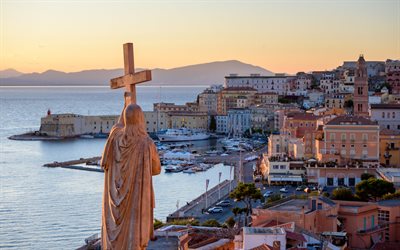 gaeta, jesus kristus staty med kors, kväll, solnedgång, tyrrenska havet, medeltida gamla stan, gaeta panorama, gaeta stadsbild, latina, lazio, italien