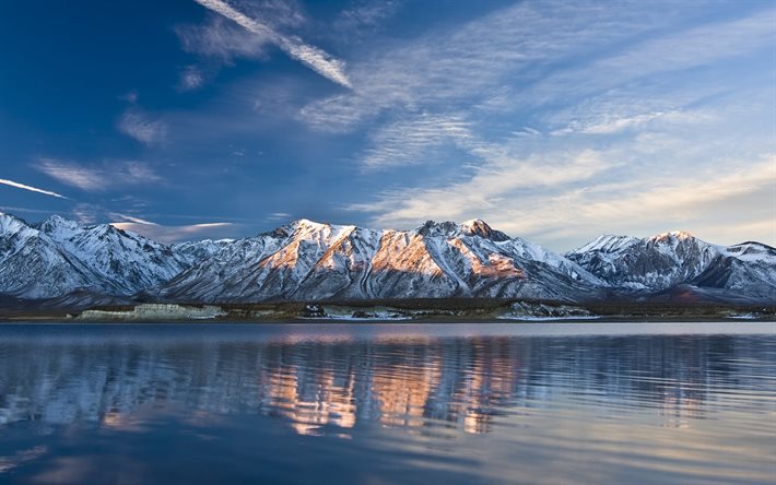 montagne incappucciate di neve, inverno, lago