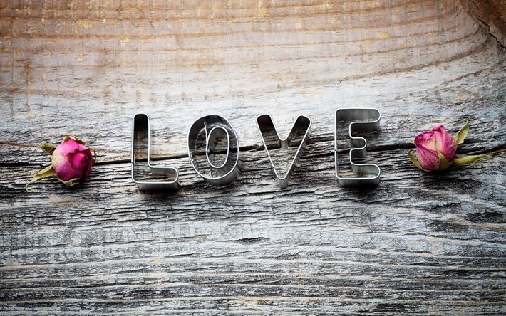 the word love, wooden background