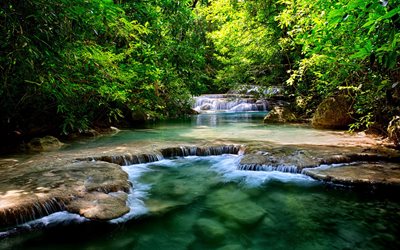 a cascata de cachoeiras, o rio, floresta
