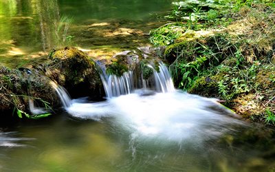 flod, stenar, ett litet vattenfall, vatten