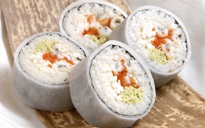 sushia, sämpylöitä, japanilaista ruokaa