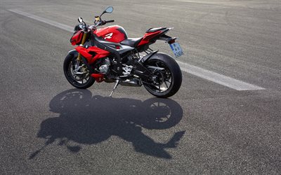 En 2014, bmw с1000р, moto rouge