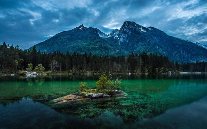 la propreté de l'eau, les montagnes, le lac, beauté de la nature