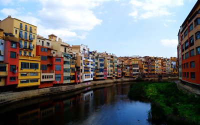 स्पेन, गिरोना, रंगीन घरों