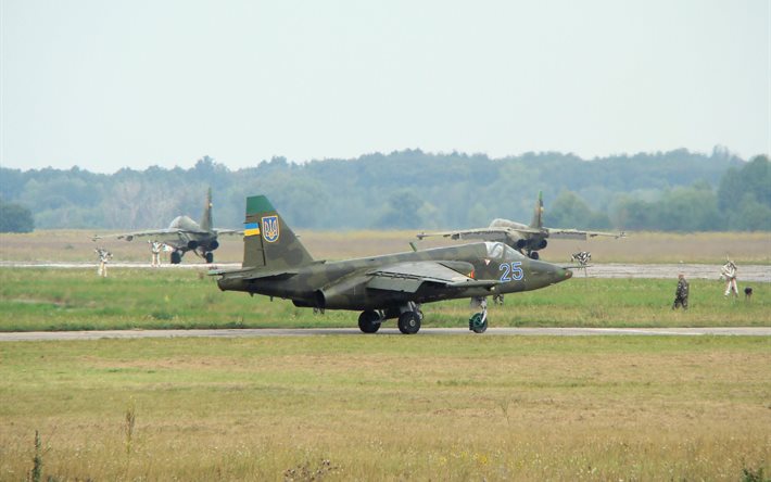 ukrainan ilmavoimat, su-25, ukrainalaiset hyökkäyskoneet, lentokenttä