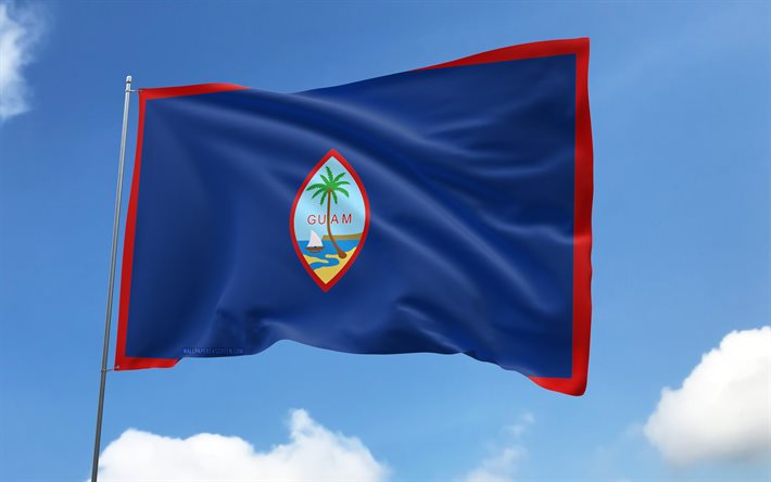 फ्लैगपोल पर गुआम का झंडा, 4k, महासागरीय देश, नीला आकाश, गुआम का झंडा, लहरदार साटन झंडे, गुआम राष्ट्रीय प्रतीक, झंडे के साथ झंडा, गुआम का दिन, ओशिनिया, गुआम