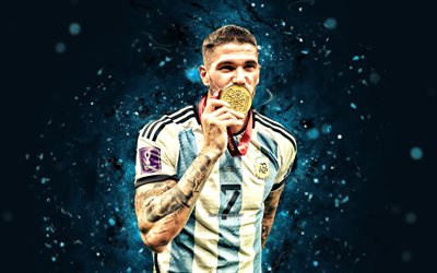 rodrigo de paul, 4k, arjantin milli futbol takımı, mavi neon ışıkları, futbol, futbolcular, madalya ile rodrigo de paul, mavi arka plan, arjantin futbol takımı, rodrigo de paul 4k