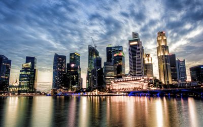 Singapour, gratte-ciel, des nuages, de la rivière, réflexion de l'eau, de l'Asie