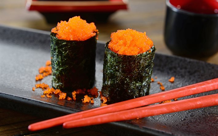 sushi, röd kaviar, frallor, japanskt kök