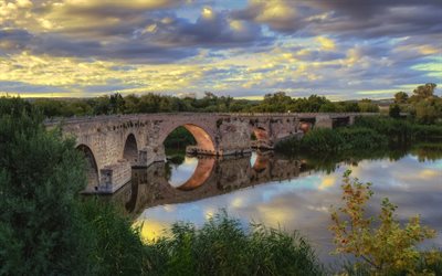 merida, die römische brücke, die puente romano, spanien