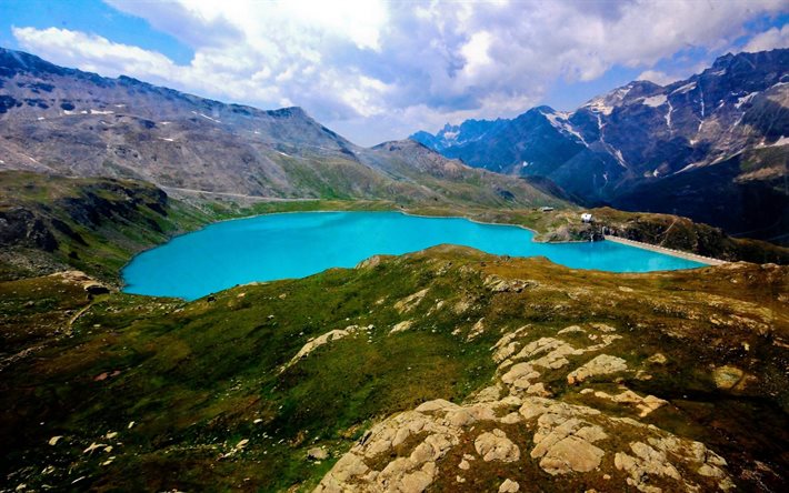 lago azul, montanhas