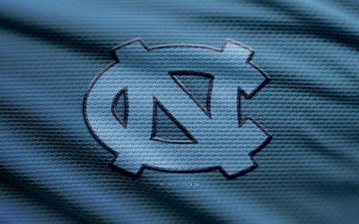 logo en tissu des tar heels de caroline du nord, 4k, fond de tissu bleu, ncaa, bokeh, football américain, logo des tar heels de caroline du nord, emblème des tar heels de caroline du nord, acc, talons de goudron de caroline du nord