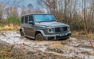 4k, mercedes benz g 580, hors route, 2025 voitures, voiture à la rivière, au royaume uni, gelendvagen gris, boue, voitures de luxe, br 465, 2025 mercedes benz classe g, voitures allemandes, mercedes, gelendvagen
