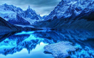 lac bleu, le soir, montagnes, hiver, paysage de montagne, le rocher, la neige