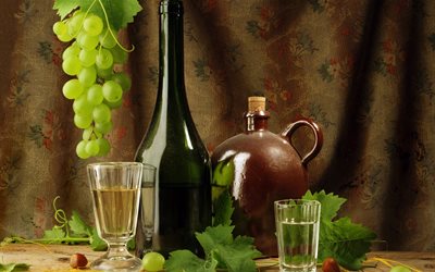 uvas, bayas, el ramo, las hojas de la vid, lapatnic, vaso, jarra, botella, el vino, la bebida, los frutos secos