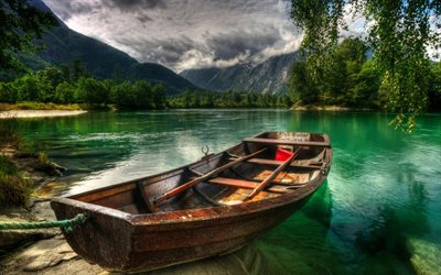 montanhas, lago, cais, barco velho, noruega