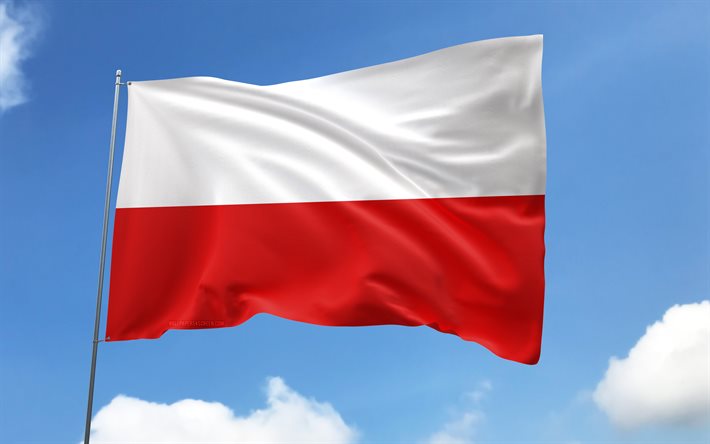 bandeira da polônia no mastro, 4k, países europeus, céu azul, bandeira da polônia, bandeiras de cetim onduladas, bandeira polonesa, símbolos nacionais poloneses, mastro com bandeiras, dia da polônia, europa, polônia