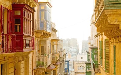 la ciudad vieja, los balcones, la valeta, malta