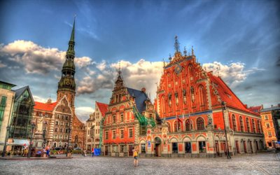 town hall square, das house of the blackheads in riga, lettland
