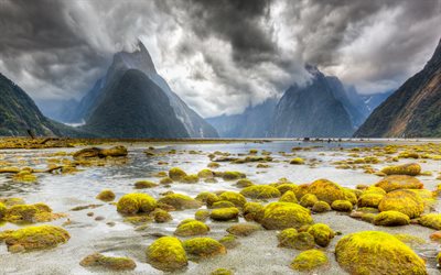 El Parque Nacional Fiordland, fiordos, montañas, nubes, Milford Sound, Isla Sur, Nueva Zelanda