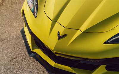chevrolet  logo, gelbe kapuze, chevrolet corvette, chevrolet  emblem auf der motorhaube, gelbe chevrolet corvette, amerikanische sportwagen, chevrolet