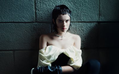 isla johnston, 4k, sesión de fotos de moda, estrellas de cine, belleza, actriz inglesa, mujer morena, celebridad inglesa, sesión de fotos de isla johnston