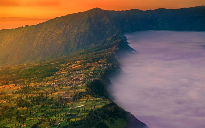 जावा के द्वीप, इंडोनेशिया में माउंट Bromo, Cemoro लवंग, पहाड़ों, कोहरा, बादलों