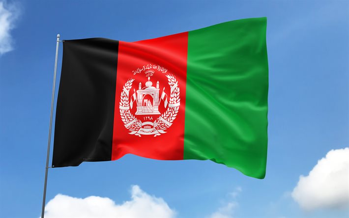afganistanin lippu lipputankoon, 4k, aasian maat, sinitaivas, armenian lippu, aaltoilevat satiiniliput, afganistanin lippu, afganistanin kansalliset symbolit, lipputanko lipuilla, afganistanin päivä, aasia, afganistan
