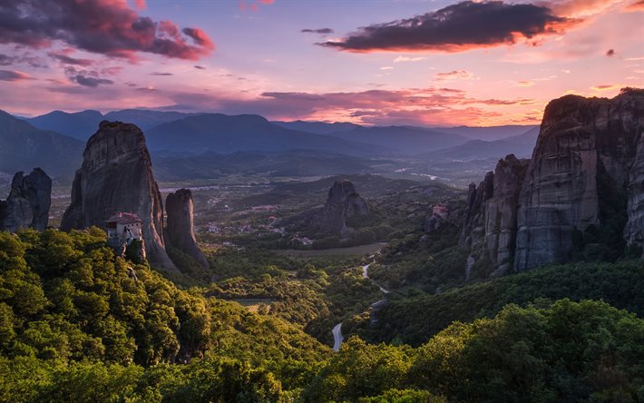 Les météores, les montagnes, la vallée, le coucher du soleil, de la Plaine de Thessalie, Khasia, Grèce