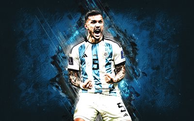 leandro paredes, équipe nationale de football argentine, portrait, joueur de football argentin, milieu de terrain, fond de pierre bleue, argentine, football