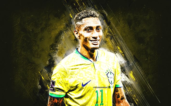 raphinha, brasiliens fotbollslandslag, porträtt, qatar 2022, brasiliansk fotbollsspelare, gul sten bakgrund, brasilien, raphael dias bellol