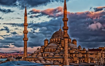 Kabatash, minaret, coucher de soleil, à la mosquée, à Istanbul, en Turquie, HDR
