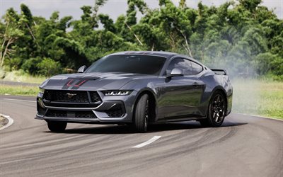 ford mustang gt, 2025, 60 jahrestag, frontansicht, äußerlich, drift auf mustang, grauer ford mustang, amerikanische sportwagen, ford, drift