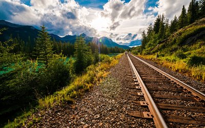Canyon Johnston, chemin de fer, l'été, le soleil brillant, le Canada, la forêt, des nuages, des montagnes, de l'Alberta, Banff National Park, HDR