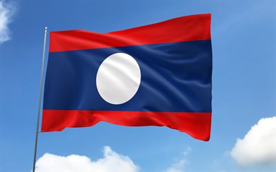 bandeira do laos no mastro, 4k, países asiáticos, céu azul, bandeira do laos, bandeiras de cetim onduladas, símbolos nacionais do laos, mastro com bandeiras, dia do laos, ásia, laos