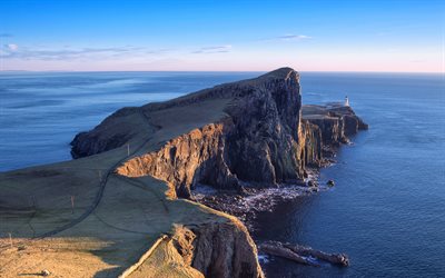 Neist Point Lighthouse, la costa, el faro, la Isla de Skye, Escocia