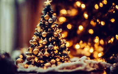 Christmas tree, golden Christmas balls, Christmas evening, garlands, Merry Christmas, Happy New Year