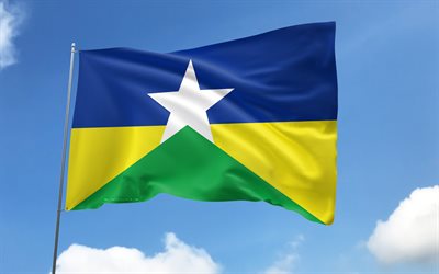 rondonia flagga på flaggstång, 4k, brasilianska stater, blå himmel, rondonia flagga, wavy satinflaggor, stater i brasilien, flaggstång med flaggor, rondonia dag, brasilien, rondonia