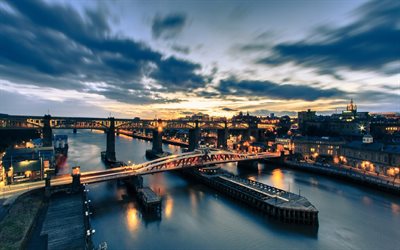 akşam şehir, köprü, nehir, Newcastle, İngiltere